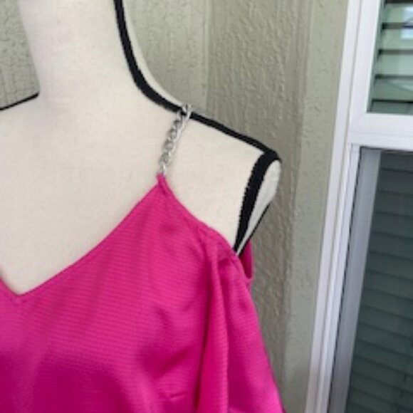 Stunning Hot Pink off the shoulder top with chain straps - Picture 2 of 6